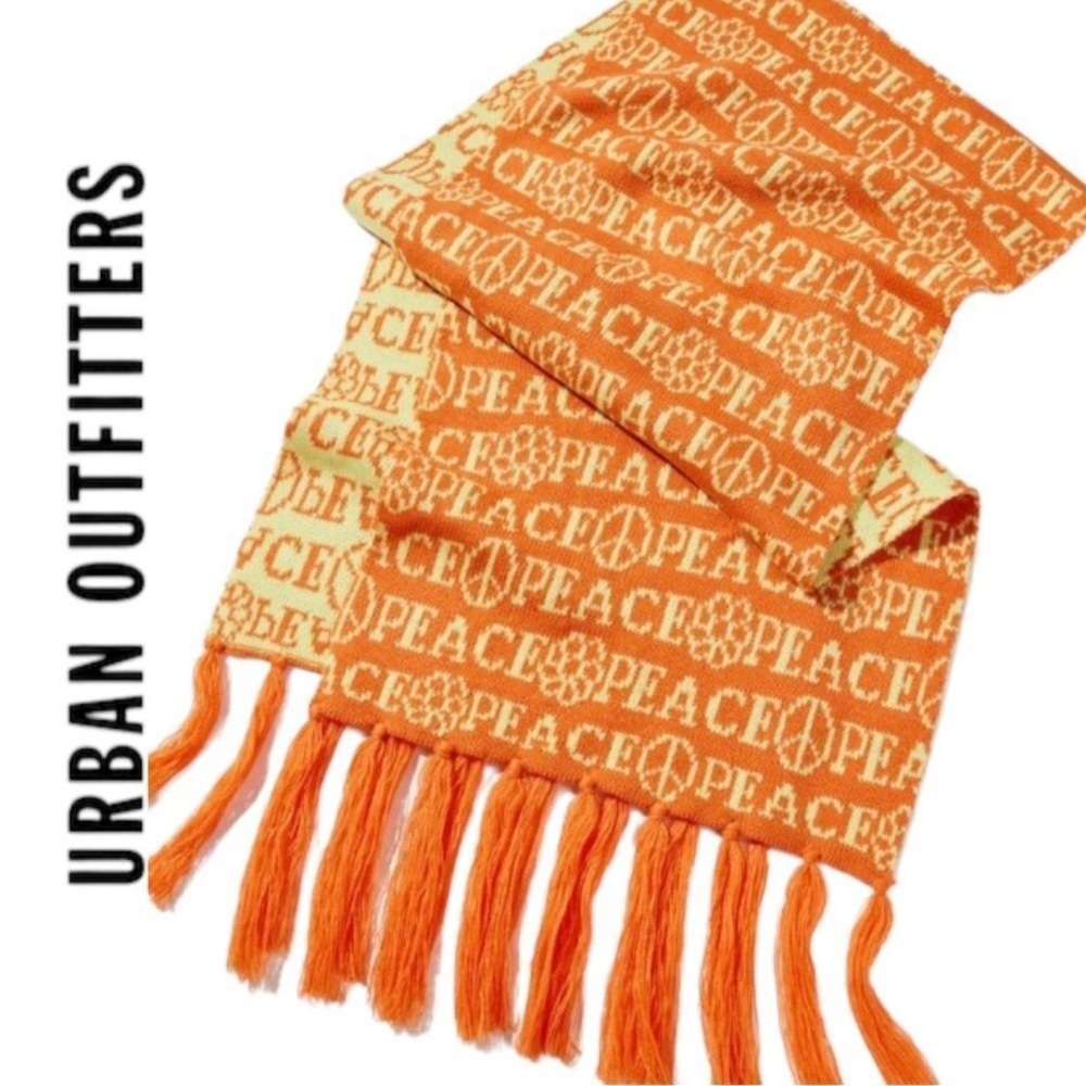 NWOT Urban Outfitters Ellie Peace Knit Blanket Scarf